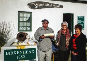 Struisbaai Kekkelbekke bring groot geskenk