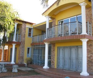 Luxury Accommodation with Sea Views