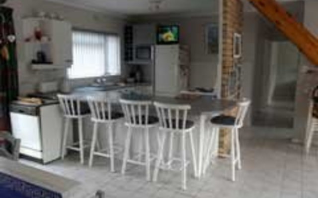 Open plan kitchen and dining room