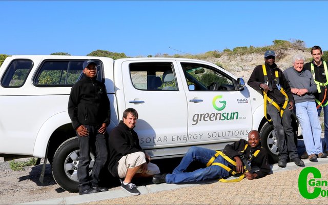 Die Green Sun-span van links Odwa, Jandré Swanepoel, Appreciate, Simba, Dr Christo Barnard van Romansbaai en Xavier Louw.