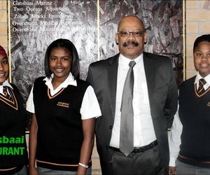 Academia dogters speel vir Boland