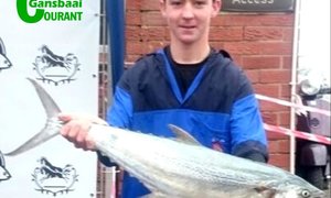 Werner vang roofvis in Natal