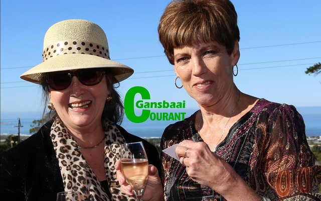 Mariëtte van der Westhuizen van Uilenkraalsmond,saam met Anne van Vuuren van De Kelders.