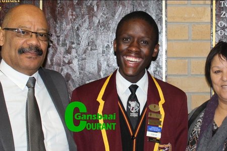 Analo Yawa (middle), who will be representing the Western Cape at the Nationals of Public Speech Competition in Pretoria, with Mr Tommy Wilson (headmaster Gansbaai Academia) and Ms Mona Matthews.
