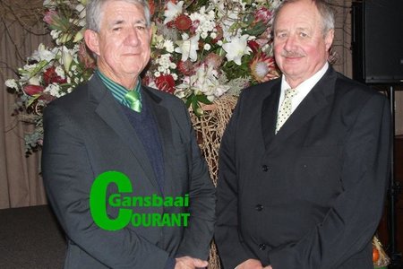Koot Claassen (links) wat tydens Agri Wes-Kaap se Jaar-kongres as Visie-president gekies is, saam met Cornie Swart van De Kelders wat weer as President verkies is.