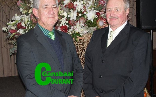 Koot Claassen (links) wat tydens Agri Wes-Kaap se Jaar-kongres as Visie-president gekies is, saam met Cornie Swart van De Kelders wat weer as President verkies is.