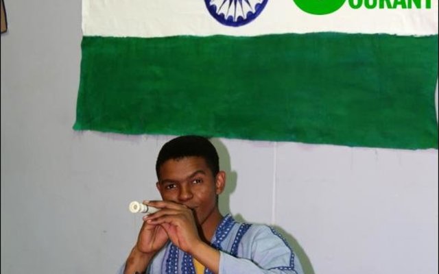 Indië se Ongeziwe Tyindyi het gaste vermaak met sy fluitspel en vernuftig ‘n slang geprakseer wat uit die mandjie opstaan wanneer hy sy musiek speel.