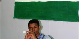 Indië se Ongeziwe Tyindyi het gaste vermaak met sy fluitspel en vernuftig ‘n slang geprakseer wat uit die mandjie opstaan wanneer hy sy musiek speel.