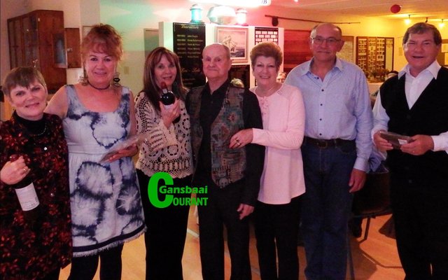 Gansbaai_Omgekrapte_see_fnuik_hengel_2