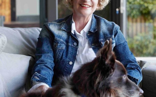 Irna van Zyl wat gereeld met haar honde wegglip see toe om te skryf.