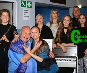 Kunstenaars  vier die lewe