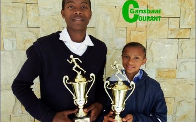 Twee van Gansbaai Primêr se staatmaker atlete, German Lewis (14) en Vasti Pietersen (11), het Saterdag, 24 September 2016 met die Funky Fynbosfees se landlope behoorlik die fynbos laat spat soos hulle gehardloop het. Vasti het eerste gekom in die 6 kilometer wedloop en German tweede in die 12 kilometer wedloop.