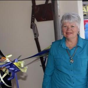 Lida van Staden het die amptelike opening waargeneem. Hier staan sy saam met die eienaars, Kobus en Lettie van Staden.   