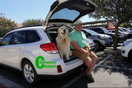  “The wife went shopping”, said Chris Moll, from Stanford last week, while keeping the couple’s well groomed Golden Retreiver company in the Great White Junction parking area. “There goes my money”, he said jokingly when his mobile’s beeper went off.  The two thoroughly enjoyed the attention from bypassers.