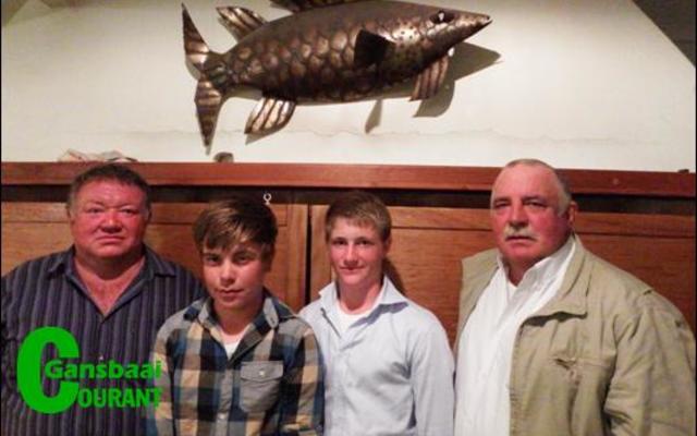 Die beste presteerders tydens die King of the Bay Boothengelkompetisie, Ben Uys, Hennie Groenewald (Jnr), JP Uys (Jnr) en Danie Fourie. Al vier van die Birkenhead Boothengelklub en hulle het vanaf die boot Oupa van Ben Uys gehengel.