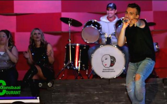 Vanjaar se Melodrama was weer eens ‘n hoogtepunt op die dorp se sosiale kalender.  Dit is uitstekend ondersteun deur die gemeenskap. Die vrywillige span dorpelinge het vier maande lank geoefen om hierdie vrolike vertoning op die planke te bring. Die fondse word vir minderbevoorregte kinders in die omgewing aangewend.  Rianco Holtshauzen se “Wil jy in my arms lê” het behoorlik die rande laat inrol by Saterdagaand se Gala-vertoning.