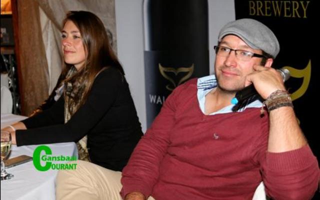 Nabetragting – die Melodrama-fotograaf, Retha van Staden en Leon Kemp, die seremoniemeester, na afloop van Melodrama 2016.