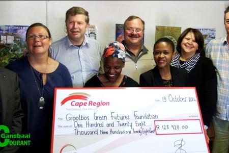 The hand over of South Africa Breweries’ cheque for the Food Security Project. Front fltr Xolani Msweli  (Councilor Ward 1), Lily Upton (Gansbaai Community Farm, Project Manager), Zholehanyo Bikani (Assistant Farm Manager and Facilitator) and Thandi Ndlungwana (South African Breweries). Back fltr Hennis Germishuys (Department of Agriculture, District Manager: Overberg Farmer Support and Management), Francois Myburgh (Overstrand Municipality: Gansbaai Municipal Manager),  Stephen Dumont (Burmar Civils) and Elizabeth Daniels (Department of Agriculture, Western Cape, Center Management of Further Education and Training).
