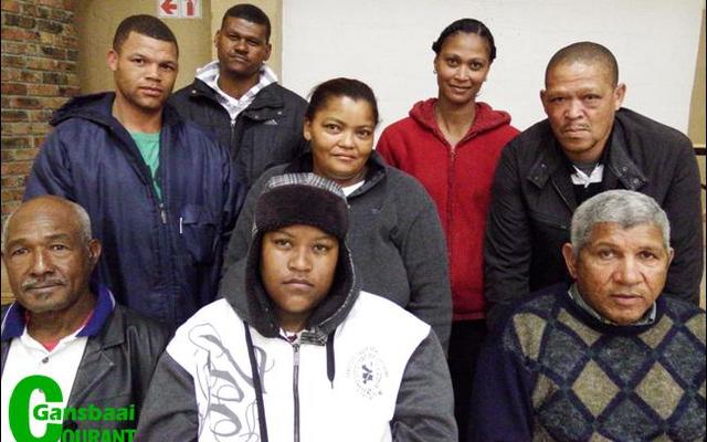 Die  verkose Komitee van die nuutgestigde Blompark Inwonersvereniging. Voor vlnr George Brett (sekretaris), Adelé Hart (tesourier) en Mick Dunston (voorsitter). Agter vlnr Sol Tallies, Gear Damon, Clara Baardman, Mara Moses en Nolen Beukes (visie-voorsitter).