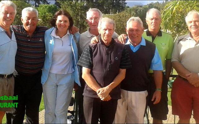 Die Gansbaai-span het goed gespeel tydens die sopnat Theewaterskloof Interklub Kompetisie. Die span vlnr: Malcolm Bury, Paul Raad, Gina Esterhuizen, Leon Lombard, Johan Coetzee, Jacques Nell, Charlie Bent en Johann Kruger.