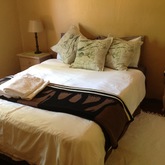 Green Cottage Main bedroom1 - Swaynekloof Farm - Xplorio™ Botrivier