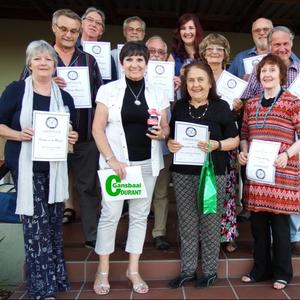 Die groep lede van Gansbaai Fotografieklub wat almal sertifikate en pryse ontvang het. Voor vlnr Veronica du Plessis, Jane Bailey, Mimmie Pienaar en Trienke Laurie. Agter en middel vlnr Christo Wessels, Marc du Plessis, Gerrie van Aswegen, Piet Visagie, Nelleke van der Brugge, Annetjie Visagie, Riaan Jacobs en Hardus Botha. 