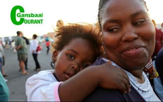 A bit camera shy, but very curios about all the ha-hoo that’s happening around her.  Photos taken by  the Gansbaai Courant are available to the public from R15 per post card.
