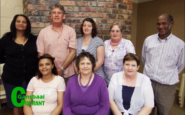 Ikamva Jeugontwikkeling en Rekenaarsentrum het besluit om hul bestuurslede ook na professionele gemeenskapslede uit te brei. Voor vlnr Jolande Sauls, Anneri Harding-Male en Helena Geldenhuys. Agter vlnr Mecia May, Mauritz du Plessis, Nadia van der Merwe, Rialet Wood en Norman Sauls.  