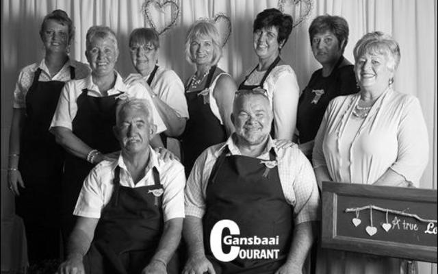 Die hardwerkende lidmate van Gansbaai AGS-gemeente tydens die funksie vir bejaardes, maar ook tydens vele ander funksies. Voor vlnr Willie van Straten en past Frikkie Zeelie. Agter vlnr Rachel Engelbrecht, Sonja van Straten, Lorraine Russel, Stella Swart, Minette Maree, Mariëtte Zeelie en past Beryll Coetzer. 