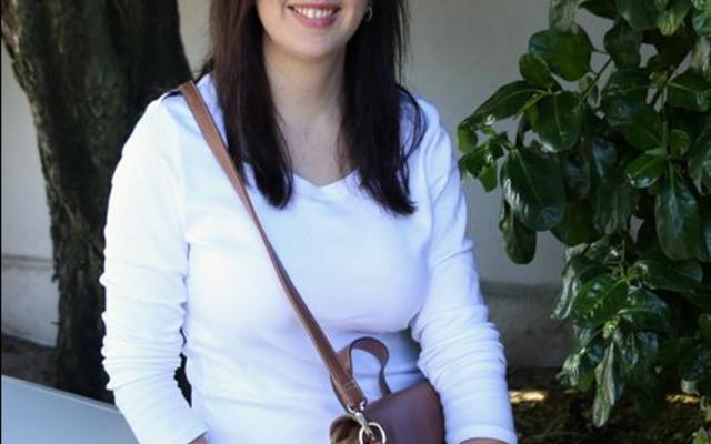 Al  die  pad  van  die  New  Taipei  City  in  Taiwan,  het Lize van Dyk vandeesweek by Gansbaai Courant kom inloer.  Lize het grootgeword in Gansbaai en haar ouers is Wikkie en Anita van Dyk.  Anita is Herberg-aan-See se sekretaresse.  Die vreugdevure het behoorlik gebrand by die Van Dyk-huis, aangesien hulle hul kind agt maande laas gesien het.  Lize het ‘n  graad  in  Geesteswetenskappe  verwerf  by  Stellenbosch– universiteit, voordat sy ‘n “kindergarten” juffrou geword het in Taiwan.  Sy studeer op die oomlik LLB en onderwys aan UNISA.