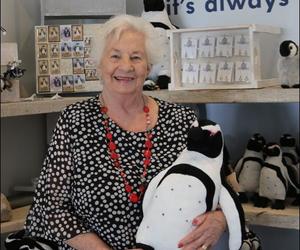 Ouma Lida kuier in pikkewynland