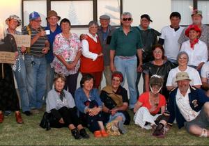 Houtwerkers plaas hul beitels neer