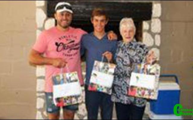 Die wenners van die Germishuysfamilie van Gansbaai se kompetisie tydens hul 35ste familiefees. Vlnr Francois Fraser (tweede), Tiaan Esterhuizen (wenner) en Ria Pietersen (derde).