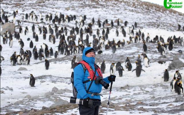 Wilfred Chivell, the “ice-man” during his and Susan Visagie’s visit to the Salisbury Plain in South Georgia, with thousands of King penguins behind him.