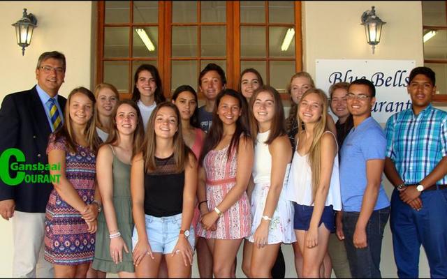 Hoërskool Overberg in Caledon se top 2016 presteerders met die skoolhoof, mnr Eddie Labuschagne, links.  