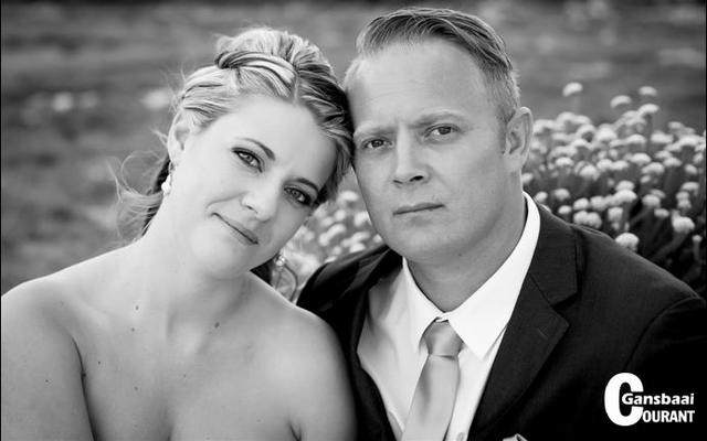Gansbaai se befaamde fotograaf, Hugh-Daniel Grobler en sy pragtige bruid, Johanndré op hul troudag, 19 Maart 2016.