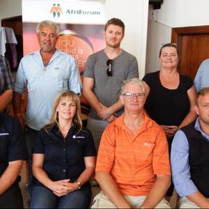 Voor vlnr Thomas van Dalen (Provinsiale koördineerder: Wes-Kaap), Elmarie van Dalen (Voorsitter: Overstrandtak), Mark Collings (De Kelders en voorsitter) en Hugh-Daniel Grobler (Gansbaai). Agter vlnr Cassie Smith (Kleinbaai), Mike Beyl (De Kelders), Johan du Toit (Pearly Beach), Blanché Groenewald (Gansbaai) en Johan Pieterse (Perle-moenbaai).