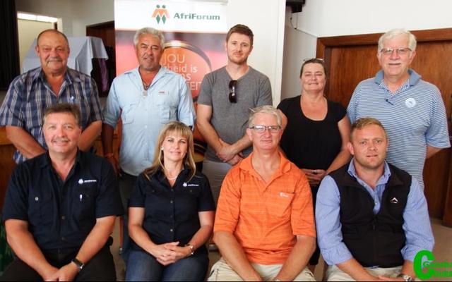 Voor vlnr Thomas van Dalen (Provinsiale koördineerder: Wes-Kaap), Elmarie van Dalen (Voorsitter: Overstrandtak), Mark Collings (De Kelders en voorsitter) en Hugh-Daniel Grobler (Gansbaai). Agter vlnr Cassie Smith (Kleinbaai), Mike Beyl (De Kelders), Johan du Toit (Pearly Beach), Blanché Groenewald (Gansbaai) en Johan Pieterse (Perle-moenbaai).