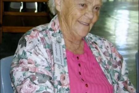 Suster Johanna Fourie van Gansbaai wat diep spore in die gemeenskap van die vroëere Gansbaai en omgewing getrap het en 14 Februarie op die ouderdom van 86 jaar oorlede is.