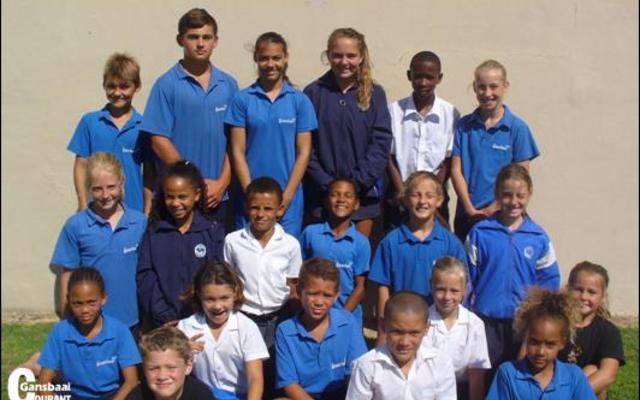 ASLA Atletiekbyeenkoms - Dinsdag, 14 Februarie 2017 in die Strand. Voor van links: Kobus van Staden, EJ Poole en Lara Warren.  2de ry van links: Joy Hans (1ste: 80m), Joani-lee Vos, Jean-Lee Warren, Miela du Toit en Lanika Mostert.  3de ry van links: Blanché Steynberg, Gené Cornelius, Francois Goosen, Hayward Valentine, Alexa Collins en Leandré Lourens. Agter van links: Ralph Smit, Veno van Vuuren (3de: Aflos), Jade Joubert, Nadine Groenewald, Jason Snoegella en Karli-Mari Geldenhuys.