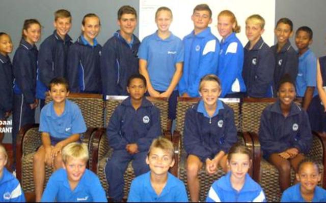 Nog ‘n groep atlete wat aan die Overberg (Suid-Boland) Atletiek-byeenkoms Saterdag, 18 Februarie 2017 in Grabouw deelgeneem het: Baan Items – voor van links:	Johandré Wessels, Gideon Scheepers, Ralph Smit, Landré Lourens en Joy Hans. Middel van links: André Geerdts, Hayward Valentine, Gavin Middleton en Jaydene Pieterse. Agter van links: Gené Cornelius, Megan Kruger, Nieldré Groenewald, Monique Hugo, Charl Eksteen, Kyra van Niekerk, Veno van Vuuren, Nadia Pieterse, AJ Bosch, Tristan Tayob, Leighton October en Blanché Steynberg.