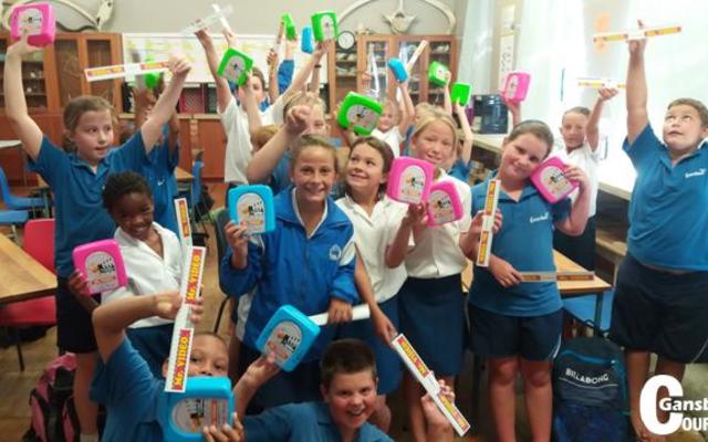  Op die foto is die Graad 4.2 leerders, met Desiree van Zyl op die inlasfoto. 