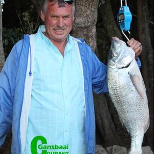 Die Klubkampioen van 2016, Eldo Marais, het sy jaar goed afgeskop met die grootste vis (steenbras, 5,22kg) en swaarste sak (5.22kg).