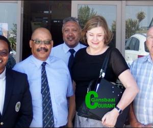 Minister besoek skool