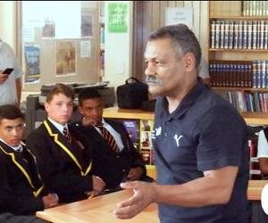 Peter de Villiers met erewag verwelkom