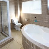 Full bathroom in twin bedroom
