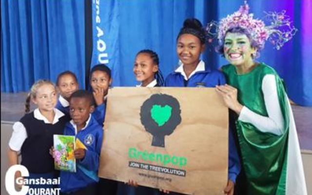 Gansbaai Primary School grades 1 & 2 and 3& 4 received a very special visit last week from MAfrika.  MAfrika is an engaging theatre piece for kids by the performer Nicola Jackman.  The kids all loved her!  Her visit to the Gansbaai Primary was funded by the Two Oceans Aquarium.  Both the Two Oceans Aquarium and Nikki Jackman were brought together to the Gansbaai area for the Reforest Fest arranged annually by Greenpop in the Platbos Forest Reserve.  MAfrika,  Two  Oceans Aquarium and Greenpop have come together to plant 8000 trees and educate people from across the Overberg area and Cape Town about the environment while having fun.