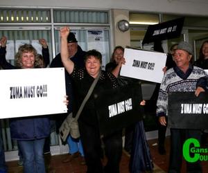 Gietende reën keer hulle nie