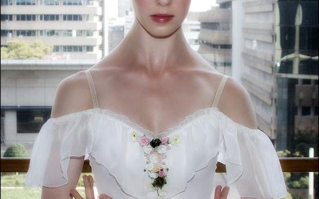 Die beeldskone Alice le Roux (20) van Pretoria wat by die besoekende ballet-geselskap van Joburg Ballet ingesluit is. Sy is die kleindogter van ‘n trotse Hardus (Gansbaai Courant) en Anita Botha.