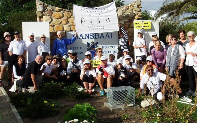 ‘n Deel van die Gansbaai ondersteuners neem finaal afskeid van die amptelike pikkewynstappers.
